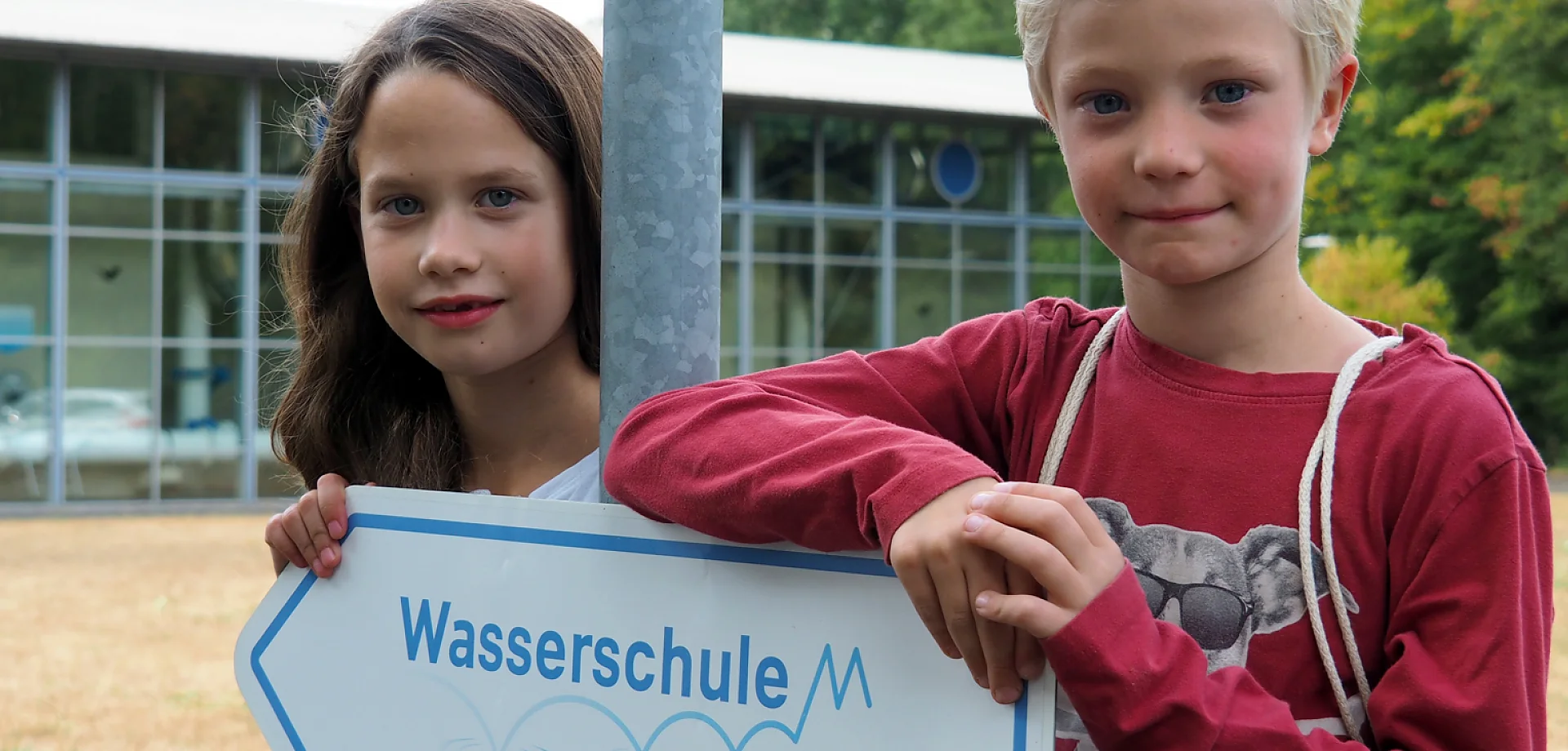 In der Wasserschule lernen die Teilnehmer:innen mit allen Sinnen die verschiedenen Facetten von Wasser kennen.