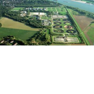 Das Klärwerk in Stammheim aus der Luft betrachtet